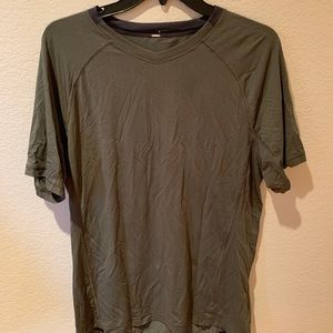 Men’s lululemon athletic shirt